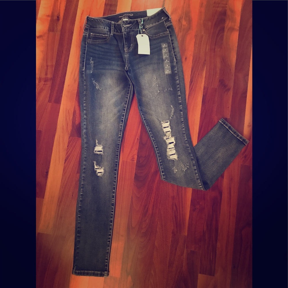 Distressed skinny jeans